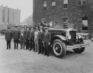 1930 05 7 - American LeFrance City Service Ladder Truck
